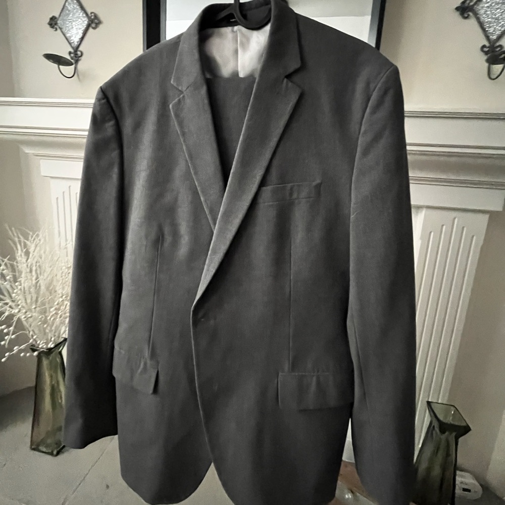 Men’s Suits - Picture 3 of 8